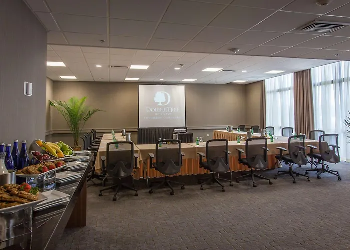 Doubletree By Hilton Pittsburgh-Green Tree