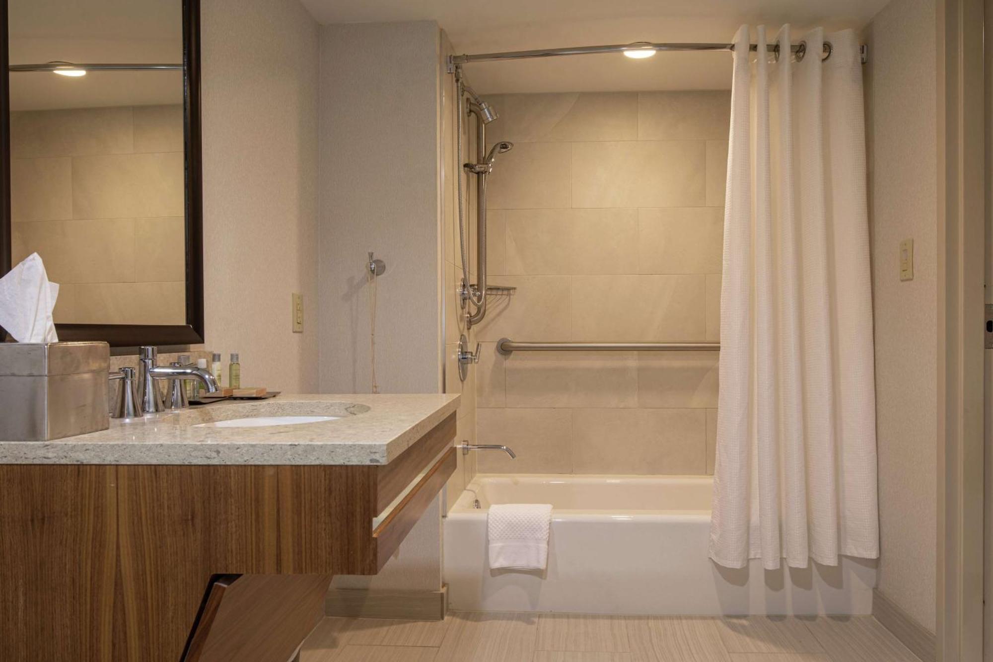 Doubletree By Hilton Pittsburgh-green Tree Hotel Crafton