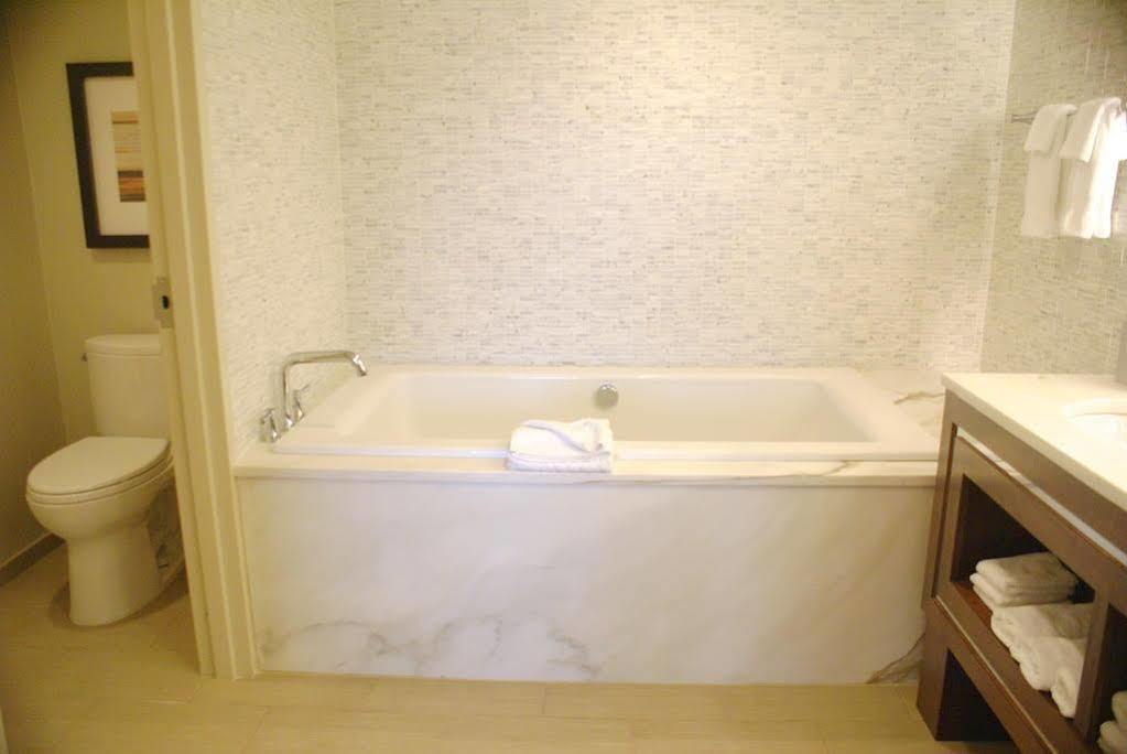Doubletree By Hilton Pittsburgh-green Tree Hotel Crafton
